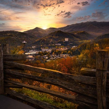 River Song, Near River, Hot Tub, Foosball, Wifi 1089 Free Tickets Each Paid Day, Dollywood And More Sevierville Zewnętrze zdjęcie