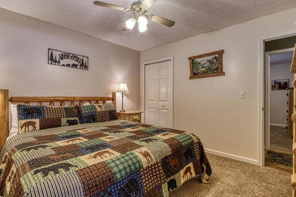 River Song, Near River, Hot Tub, Foosball, Wifi 1089 Free Tickets Each Paid Day, Dollywood And More Sevierville Zewnętrze zdjęcie