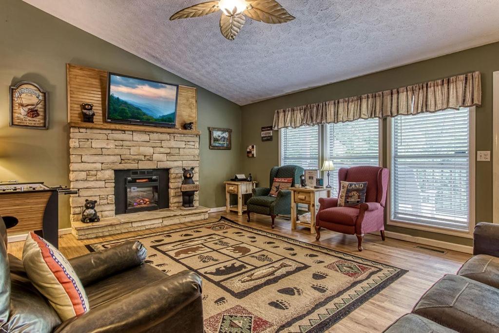 River Song, Near River, Hot Tub, Foosball, Wifi 1089 Free Tickets Each Paid Day, Dollywood And More Sevierville Zewnętrze zdjęcie