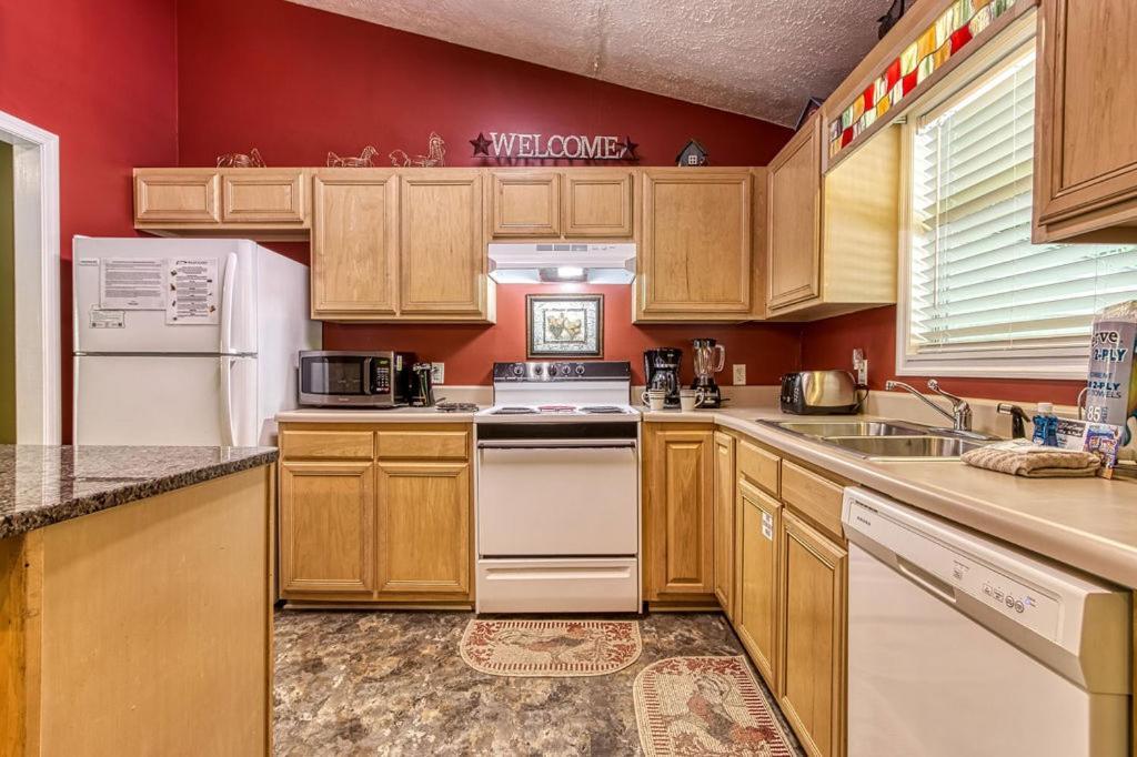 River Song, Near River, Hot Tub, Foosball, Wifi 1089 Free Tickets Each Paid Day, Dollywood And More Sevierville Zewnętrze zdjęcie
